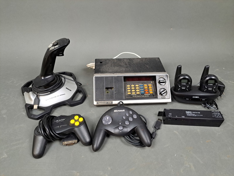 Parti  elektronik bl.a. Joystick