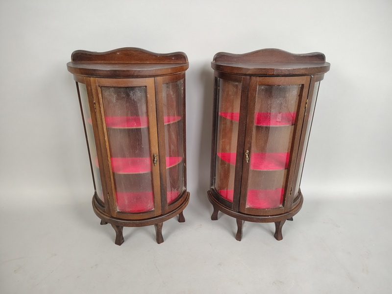 Vägg/bordsvitrinskåp, par