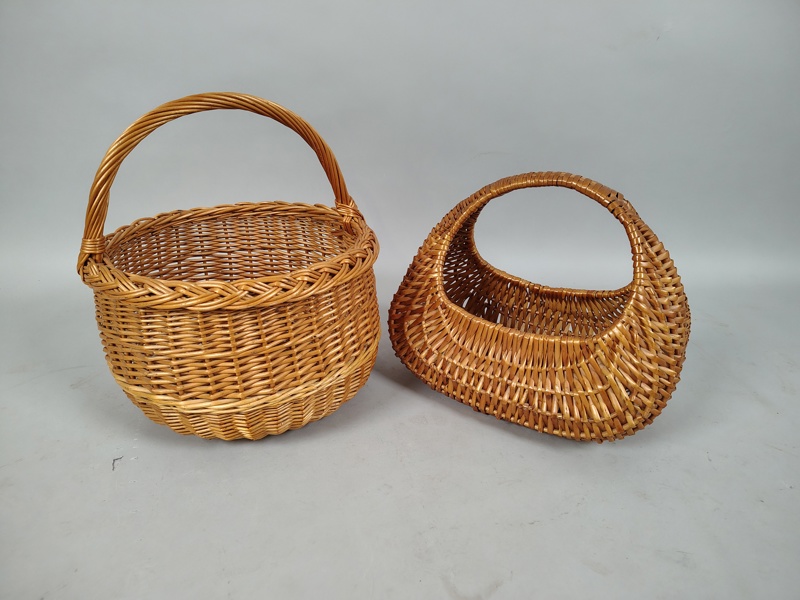 Flätade korgar 2 st