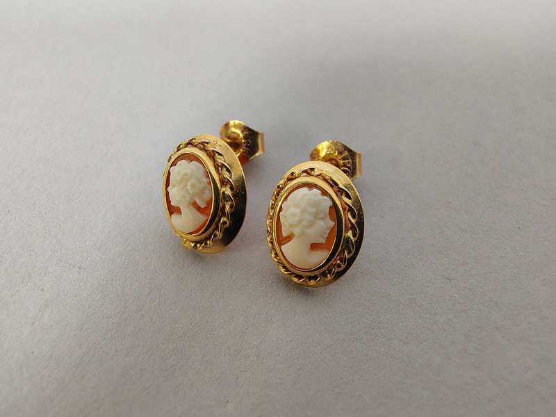 Öronhänge, 18 K Guld & Camé