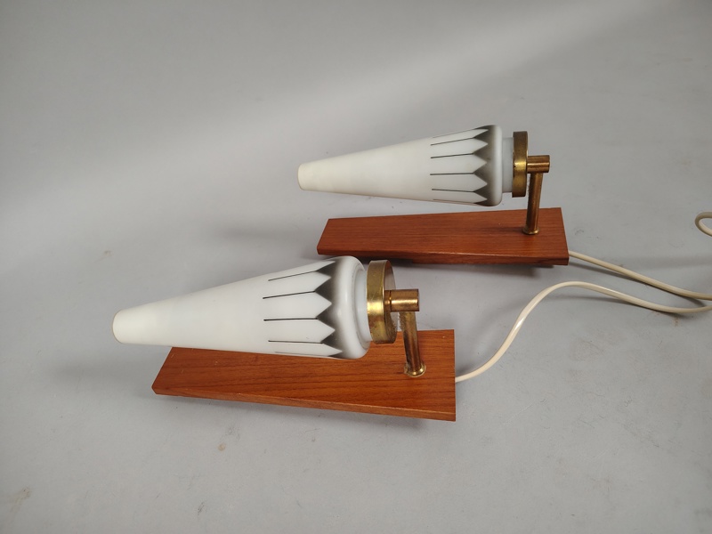 Vägglampetter, teak & glas