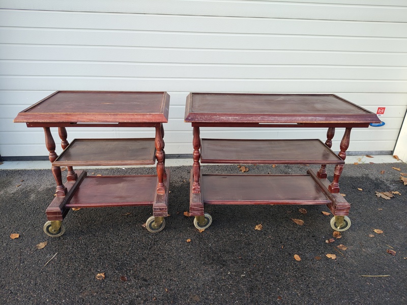 Serveringsbord/-vagnar på hjul, 2 st