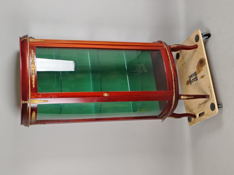 Vitrinskåp, Gustaviansk-stil