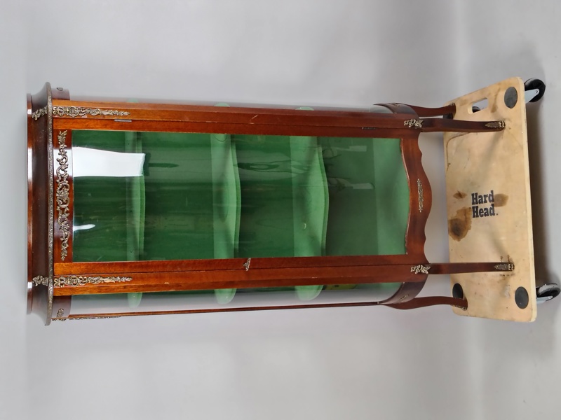 Vitrinskåp, Gustaviansk-stil