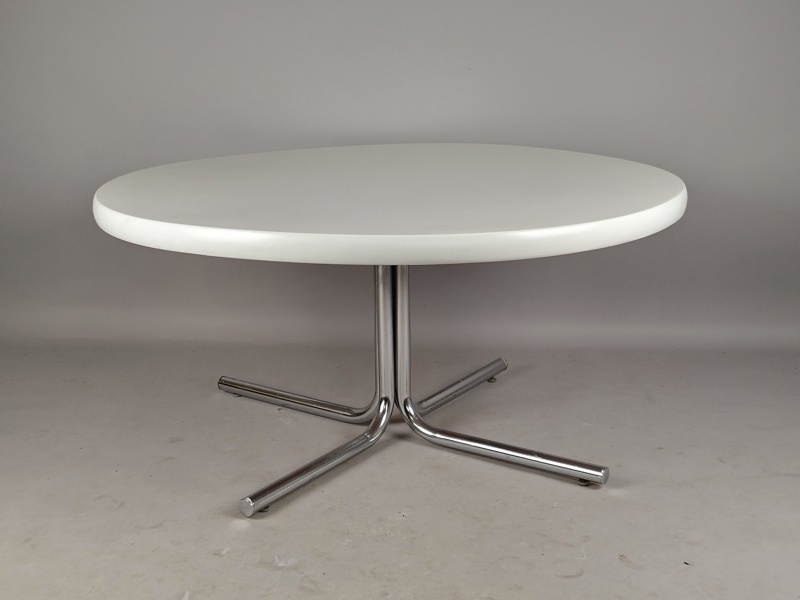 Soffbord, stålrörsunderrede, 1980-tal