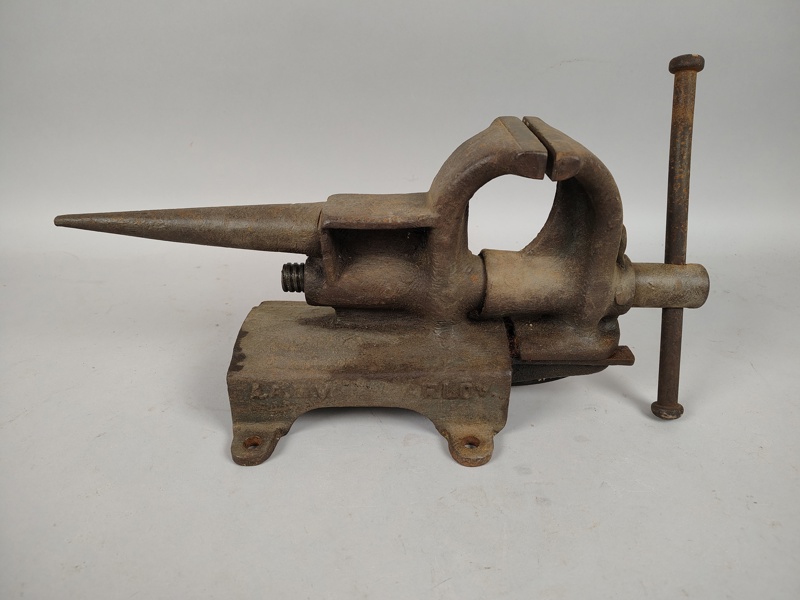 Äldre skruvstäd, AB Arlövs mekaniska verkstäder