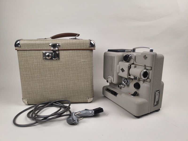 Filmprojektor, Eumig P 8