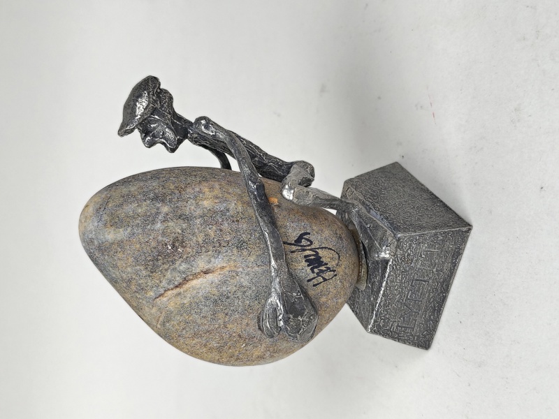 Skulptur, "Lyftet" Henry Gustafsson, tenn & sten