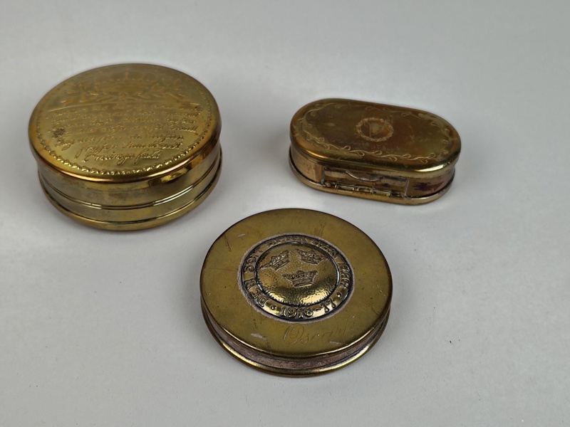 Dososr bl.a. Snusdosa Skultuna