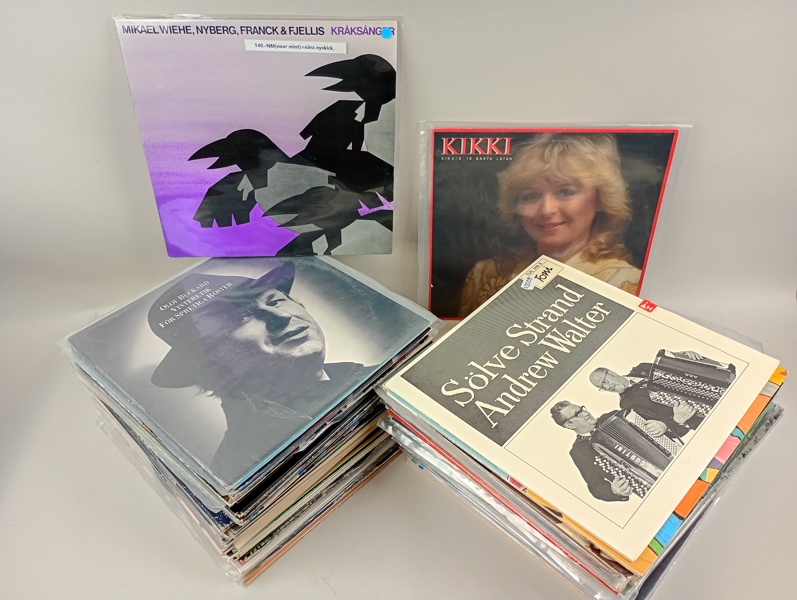 Stort Parti LP-/vinylskivor,  blandad genre mestadels Dansband/svenskt