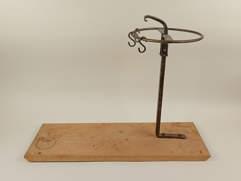 Bordsbetjänt, Trästället