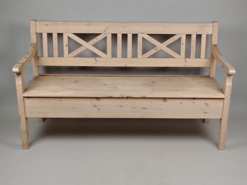 Trädgårdsbänk med förvaring