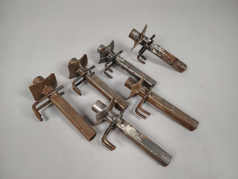 Påhängsljusstakar, Smide