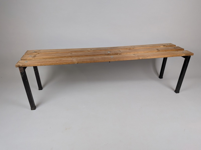 Bänk, stålstomme & trä