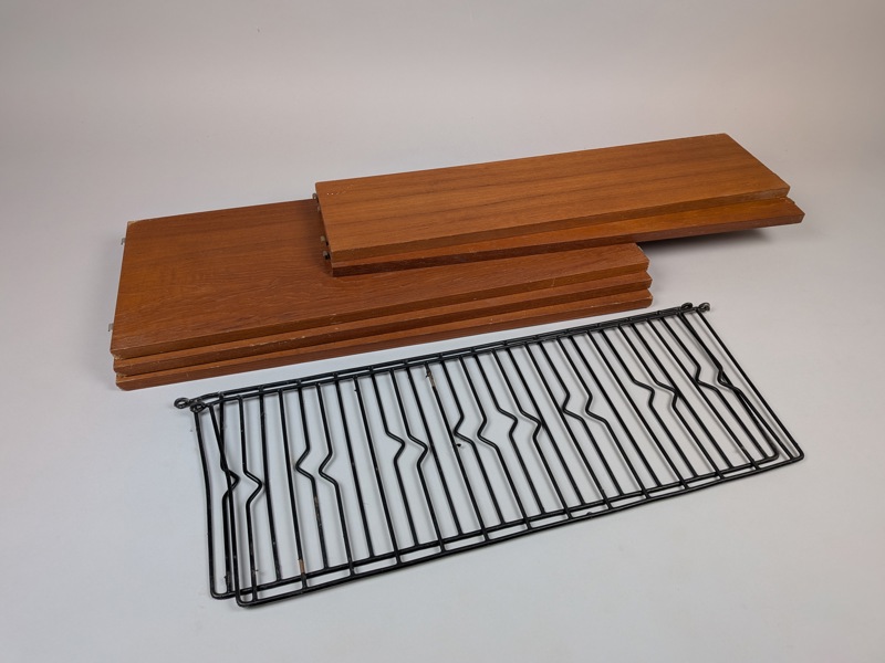 Vägghylla, Stringmodell