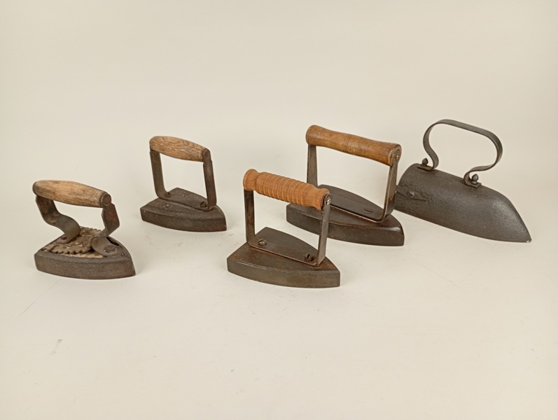 Äldre strykjärn, gjutjärn