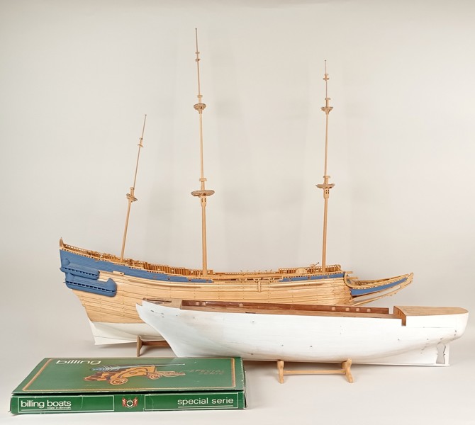 Modellskepp, delvis monterade ink. tillbehör