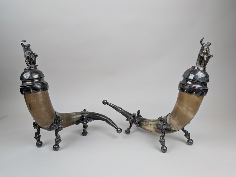 Dryckeshorn 2 st, Dekor i Nysilver