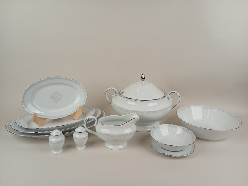 Servisdelar 11 st, bl.a. Terrin "Moments" Maria Montazami Fyrklövern, obegagnade