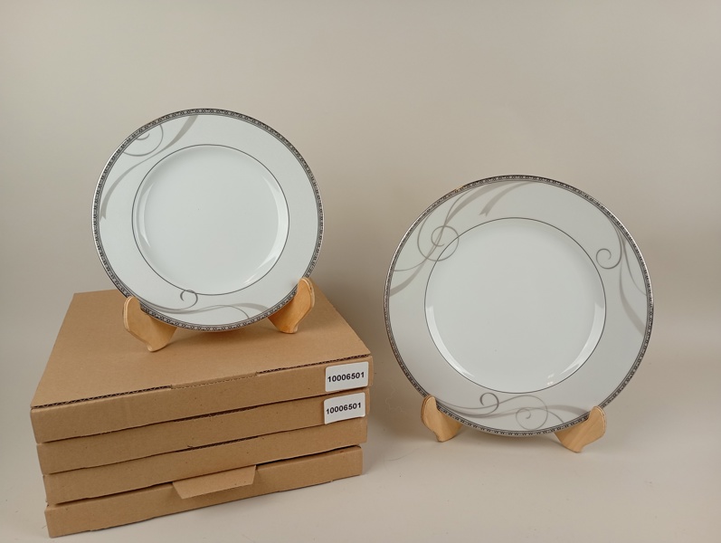 Tallrikar & Assietter, "Royal Dream" Lars Wallin Fyrklövern, Obegagnade