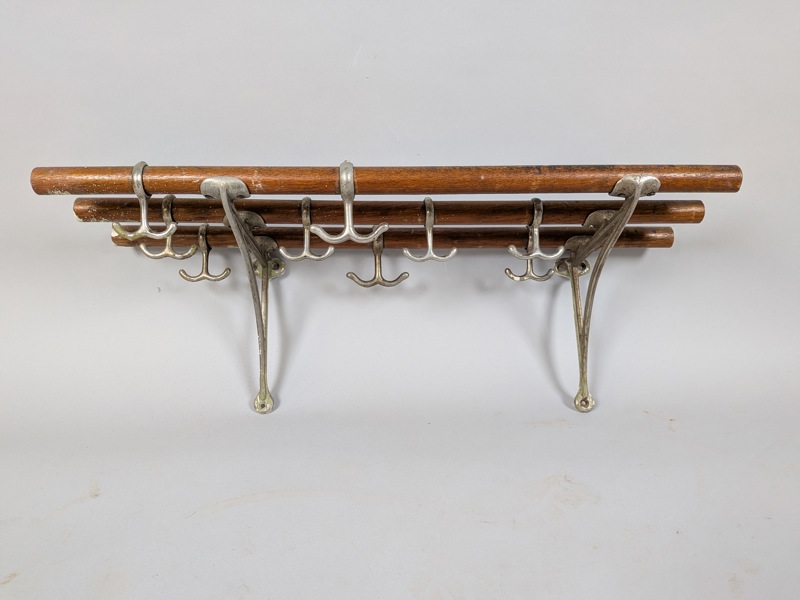 Hatthylla, trä & järn