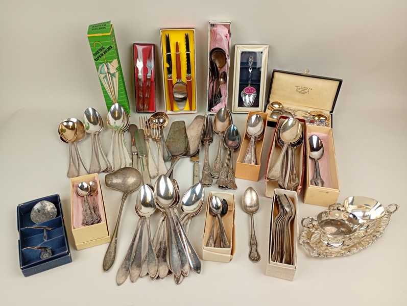 Parti bestickdelar bl.a. nysilver