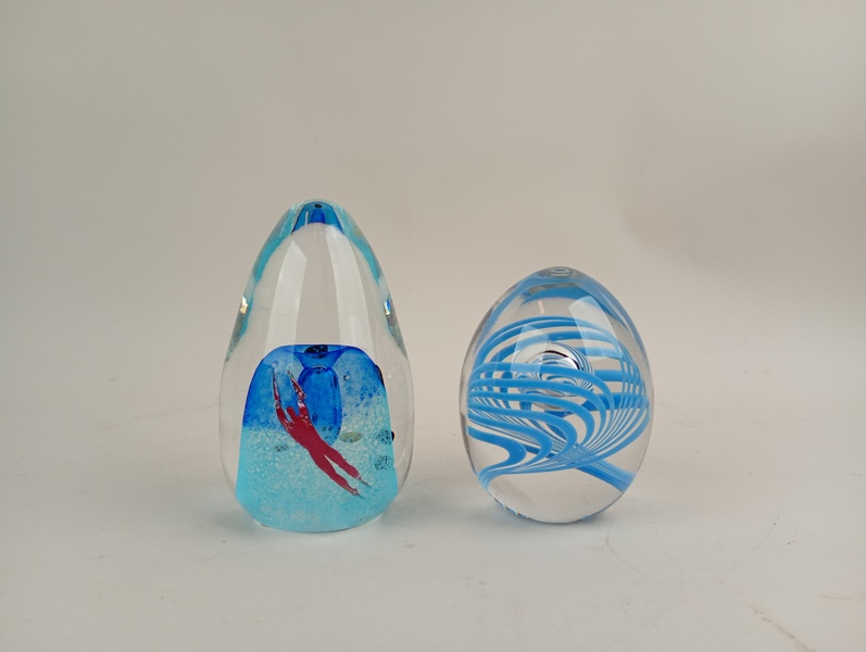 Glaskonst 2 delar bl.a. Bertil Vallien Kosta Boda