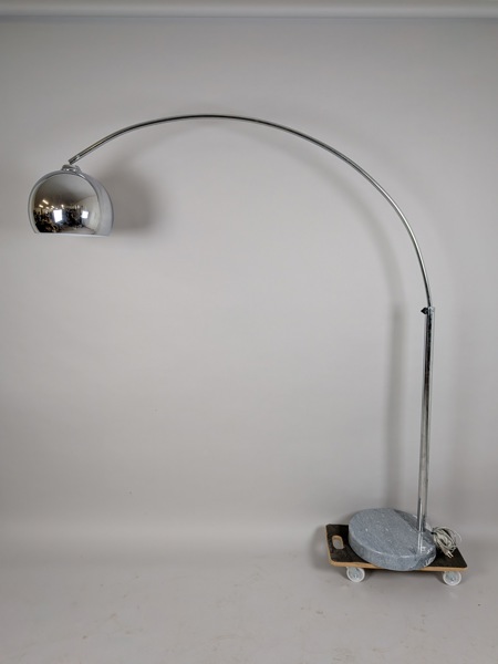 Golvlampa, stensockel