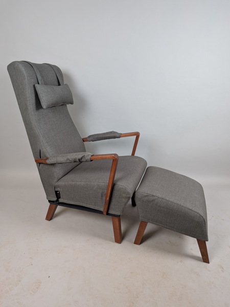 Seniorfåtölj med fotpall, "Seat-up" O.H Sjögren Tranås