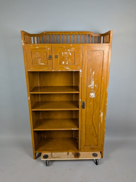 Hylla med skåp, Carl Larsson-stil, drickamålat