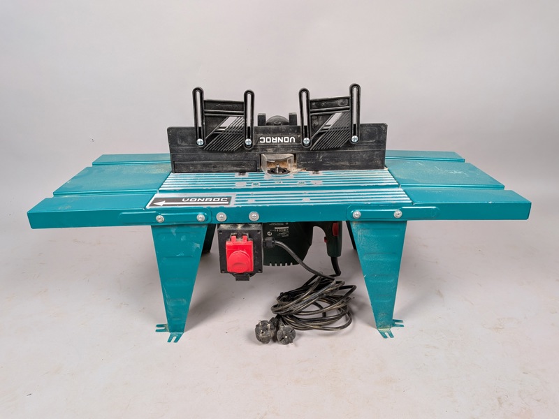 Överhandsfräs och bord. Bosch POF 1200 AE