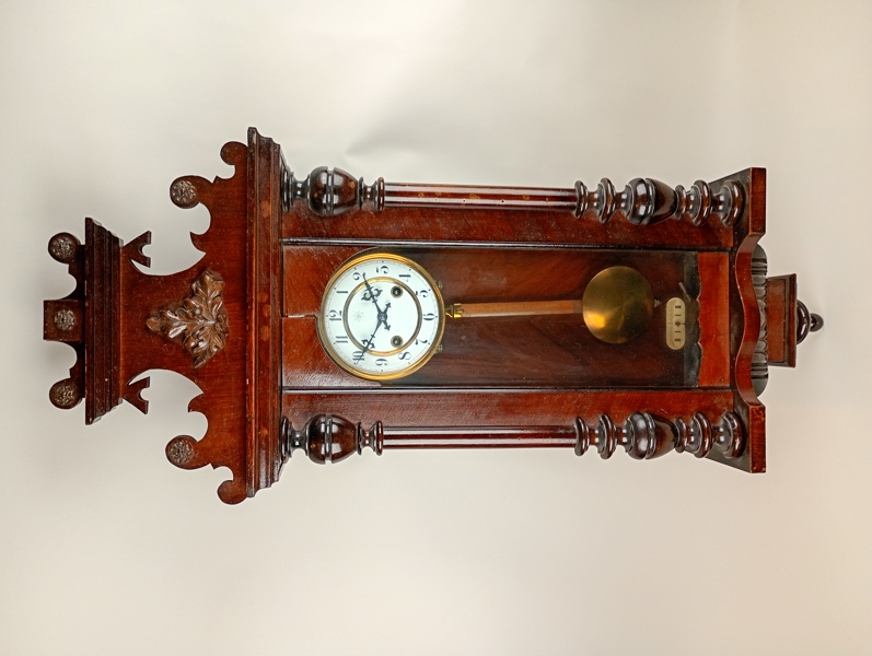 Väggur, Junghans Nyrenässans