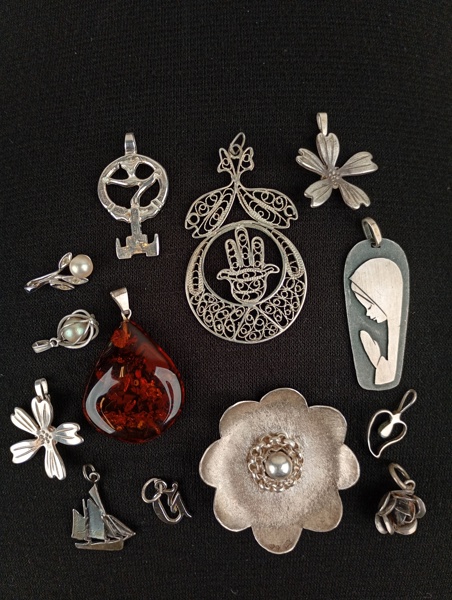 Silverhängen, bl.a. med bärnsten