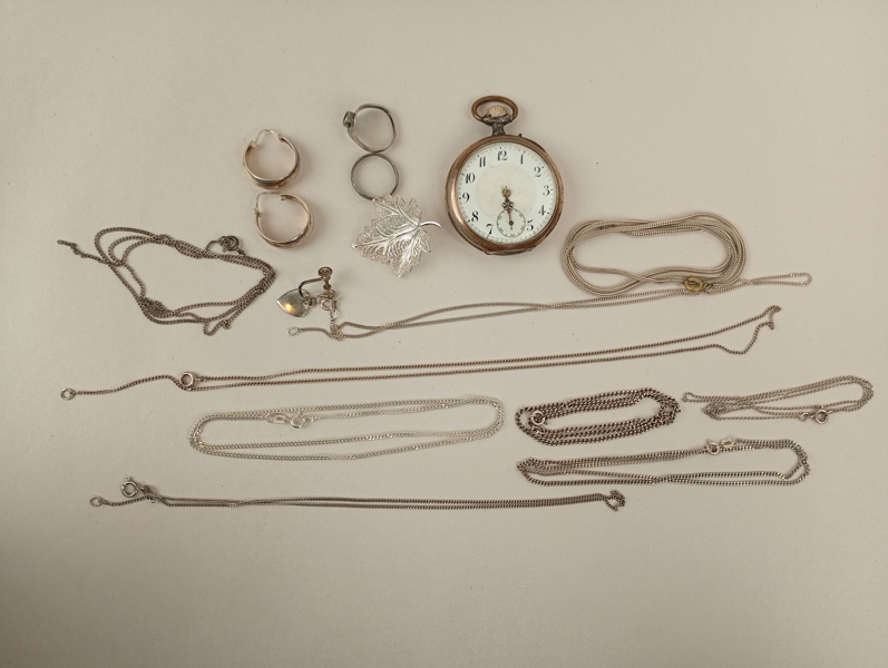 Diverse silversmycken/skrotsilver bl.a. Fickur