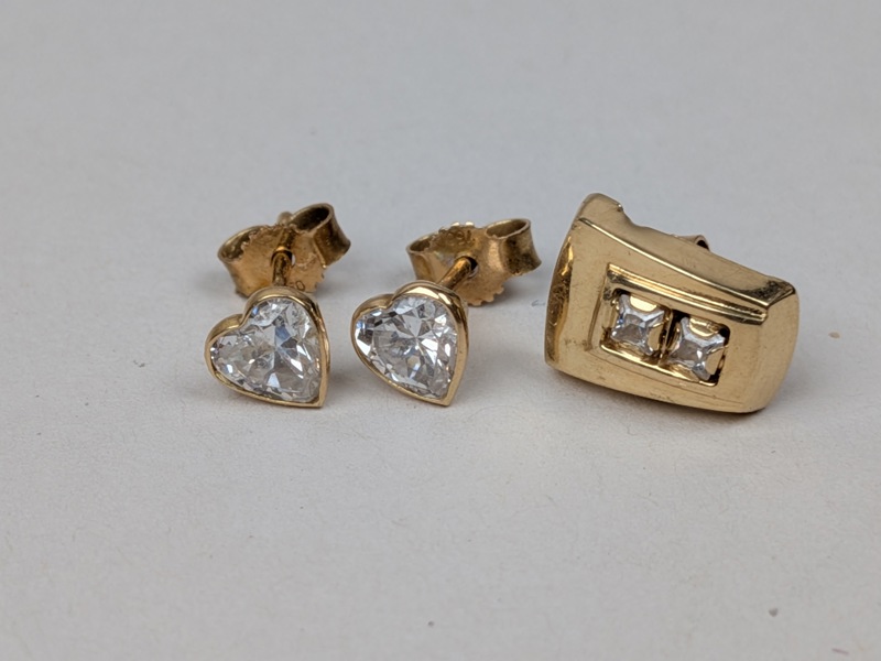 Örhänge/skrotguld med vita stenar, 18 k Guld