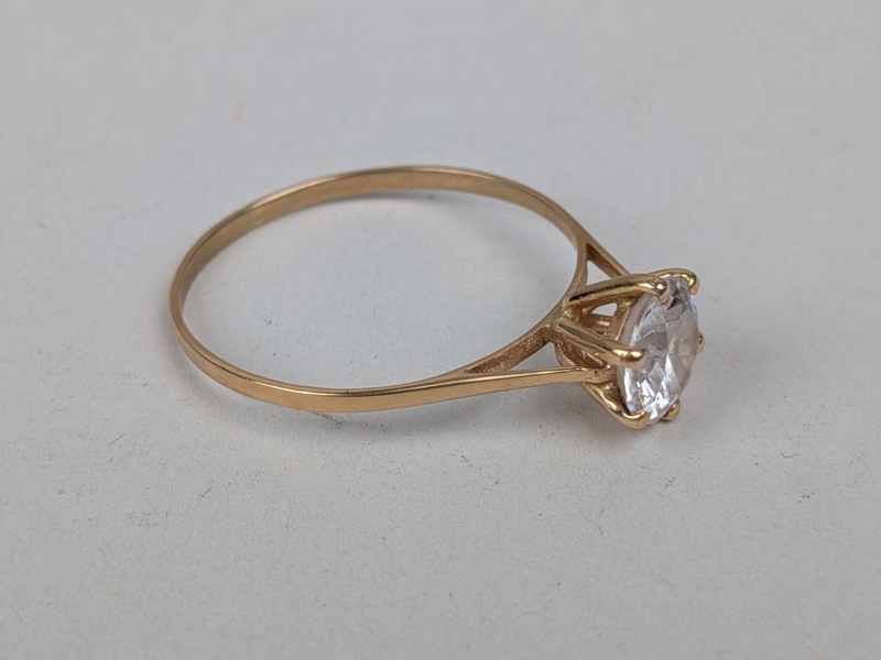 Ring, 18 k Guld & vit sten