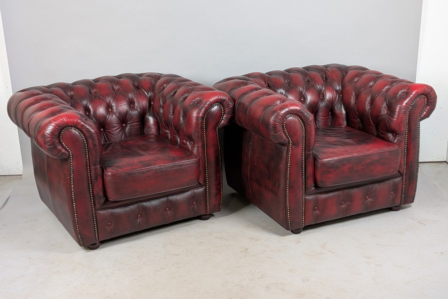 Fåtöljer, par Chesterfield skinn
