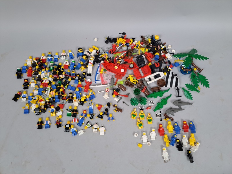 Parti Legotillbehör bl.a. Gubbar
