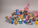 Parti leksaker/samlarfiguriner bl.a. Smurfarna, Pokémon m.fl.