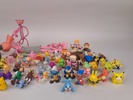 Parti leksaker/samlarfiguriner bl.a. Smurfarna, Pokémon m.fl.