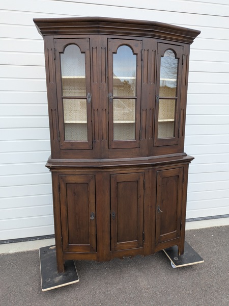 Vitrin med underskåp, Spanien