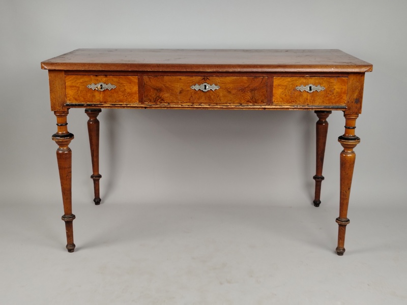 Skrivbord, Nyrenässans, Rotfanér