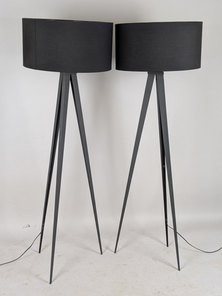 Golvlampor, par Tripod Lindby