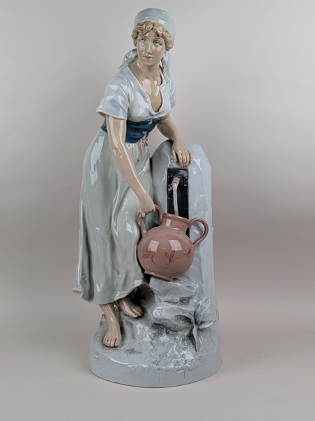 Figurin, Royal Dux Bohemia