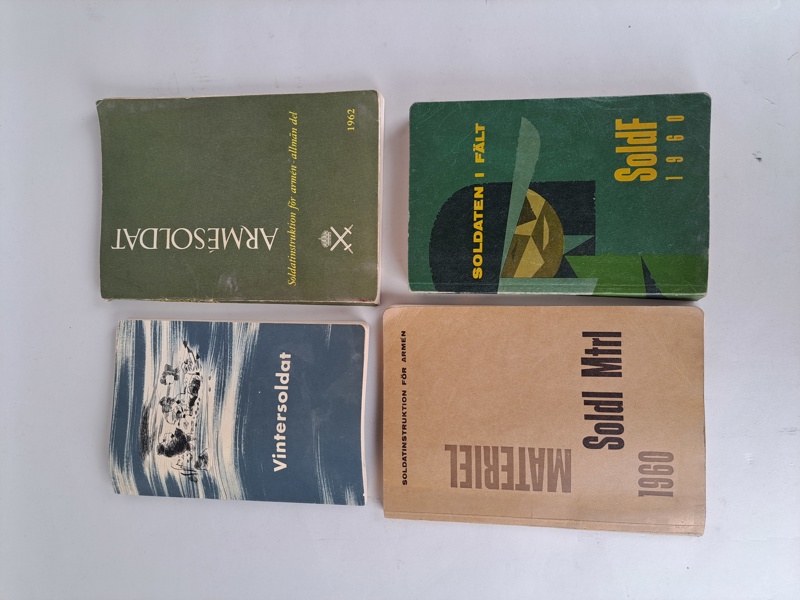 Militära böcker, 4 st