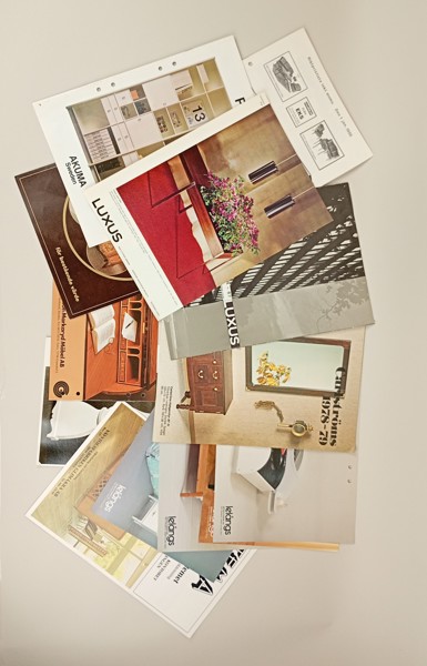 Parti äldre  möbel/belysnings produktblad/kataloger bl.a. Luxus