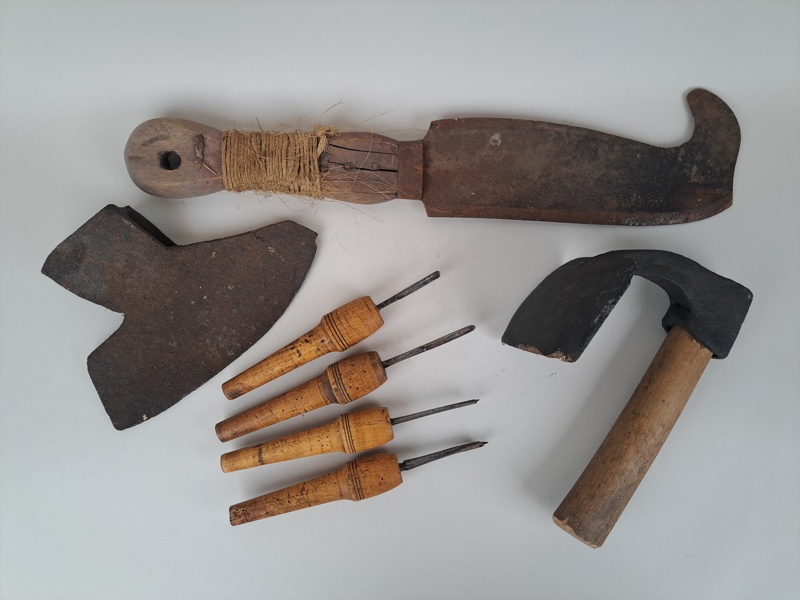 Äldre verktyg bl.a. Bilyxa