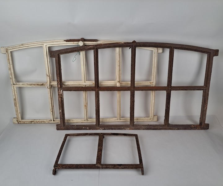 Stallfönster 2 st, gjutjärn