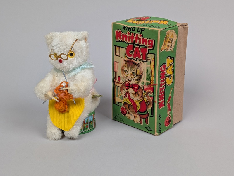 Leksak, "Knitting Cat" Mekanisk