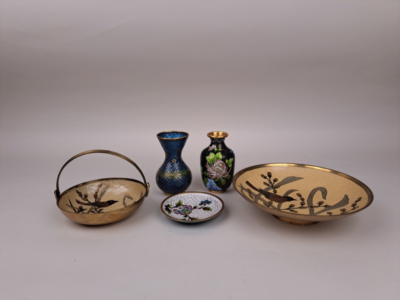 Parti mässingsföremål, Cloisonne